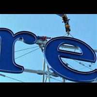 Reclame luminoase cu litere channel www.indigoneon.ro